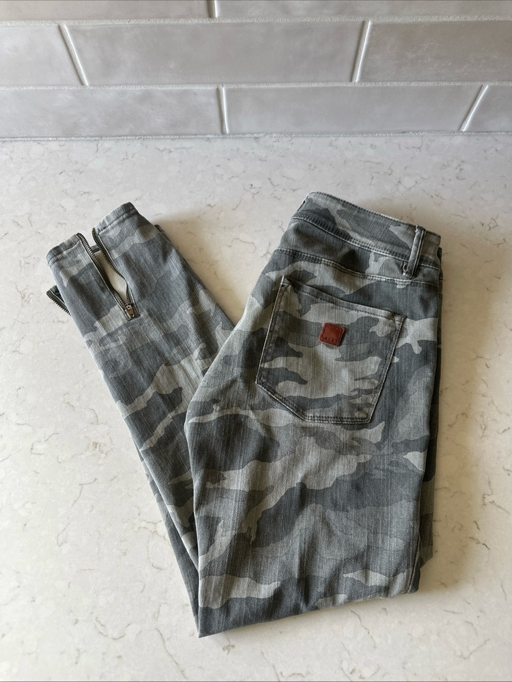 Roxy Camo Jeans 2014 Skinny Zipper Ankles Women’s Size 28